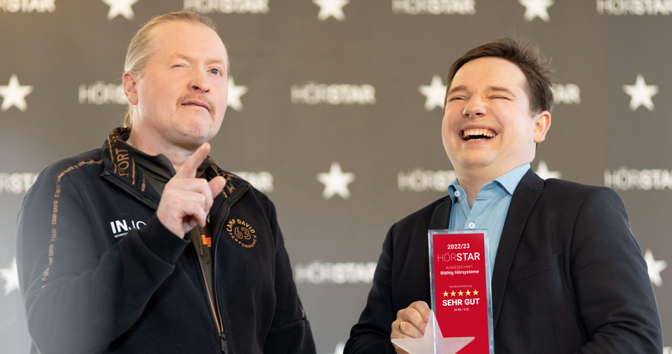 Herr Röthig lacht herzhaft